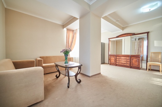 Двухместный двухкомнатный номер люкс (корпус 4)