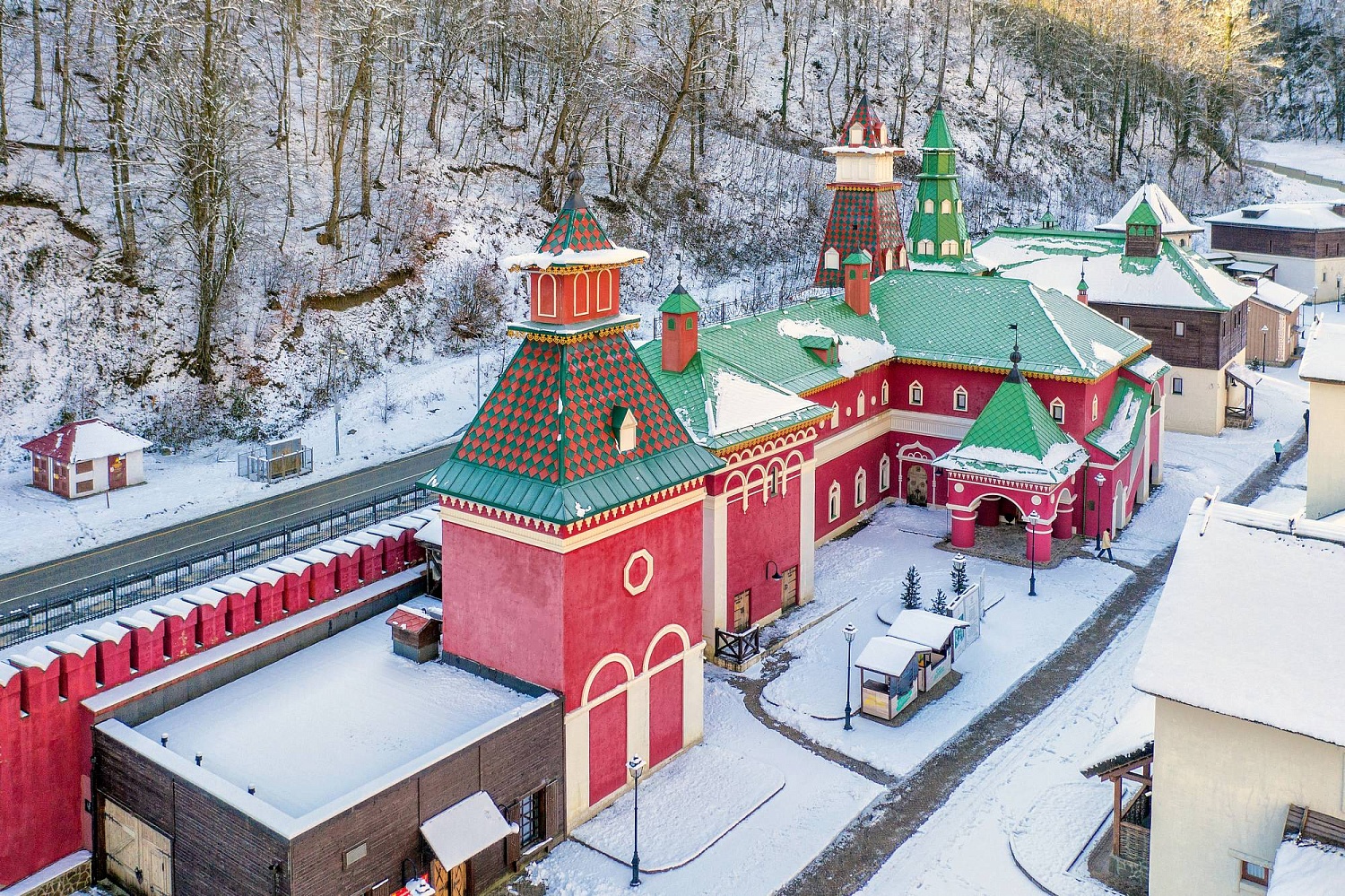 На базе отдыха "Красная поляна" горнолыжный сезон в самом разгаре, успейте забронировать путевку (больше информации по ссылке)